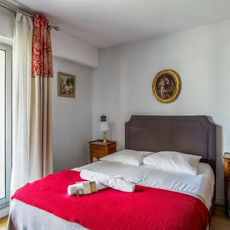 With Balcony Close To The Chateau De - Welkeys Daire