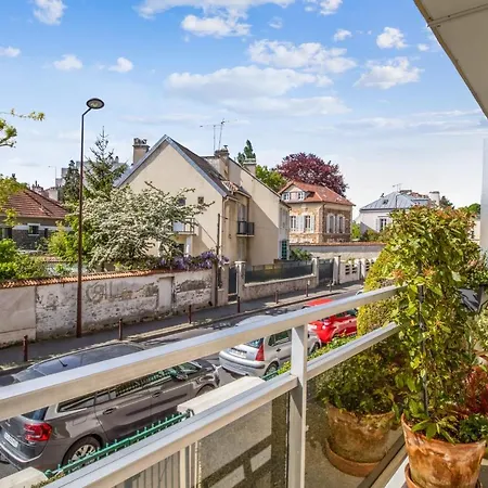 Daire With Balcony Close To The Chateau De - Welkeys Versay