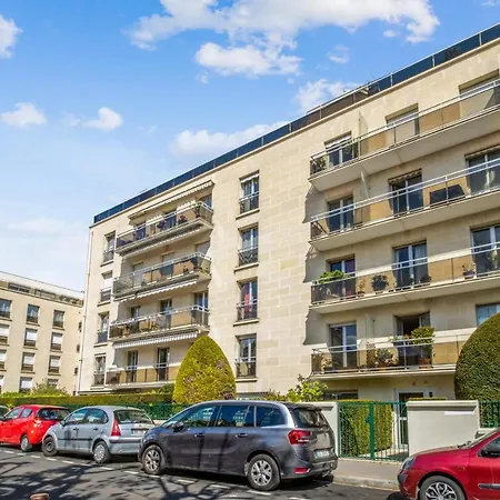 With Balcony Close To The Chateau De - Welkeys * Versay