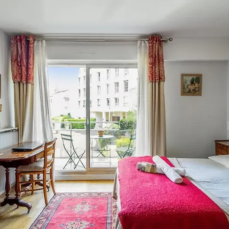 With Balcony Close To The Chateau De - Welkeys * Versay